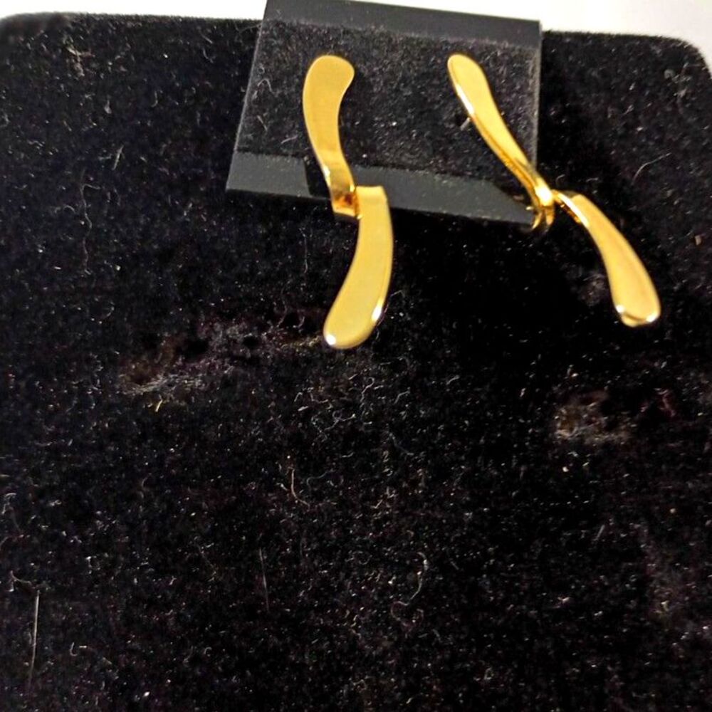 New Gold Tone Sculptural Wave Dangle Earrings Pierced